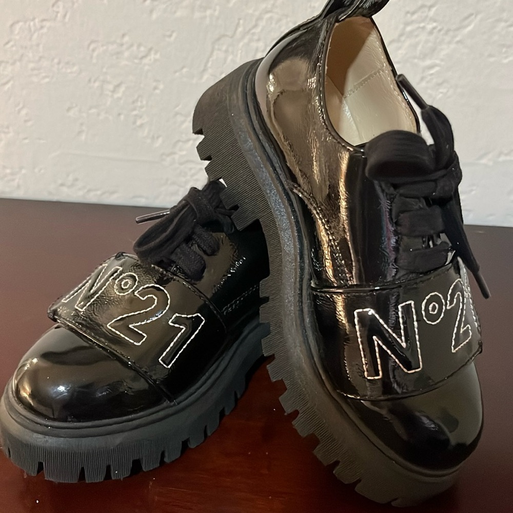 No 21 girl’s black shoes with white logo embellishment . Size 27. New